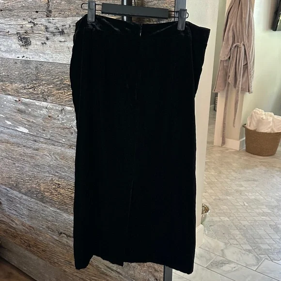 WAYF Velour Pencil Skirt in Rich Black - Picture 3 of 10